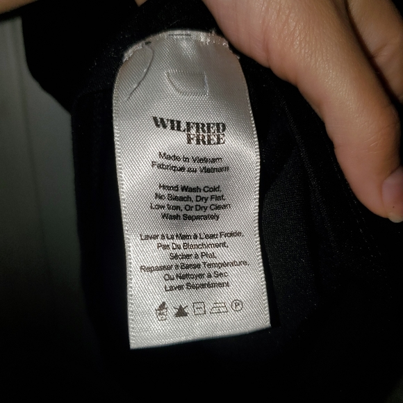 Aritzia Wilfred Black Top - Picture 10 of 12